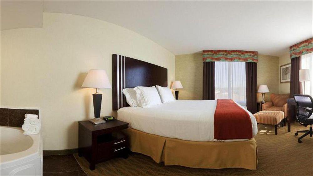 Holiday Express & By Ihg Hotel 3*