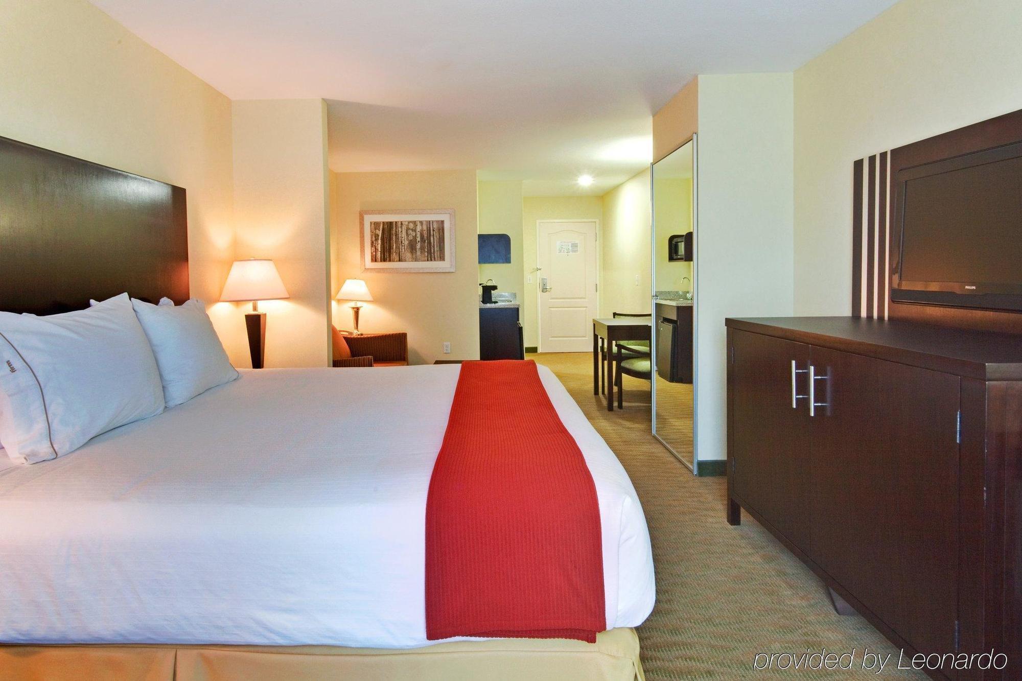 Express & By Ihg Hotel 3*