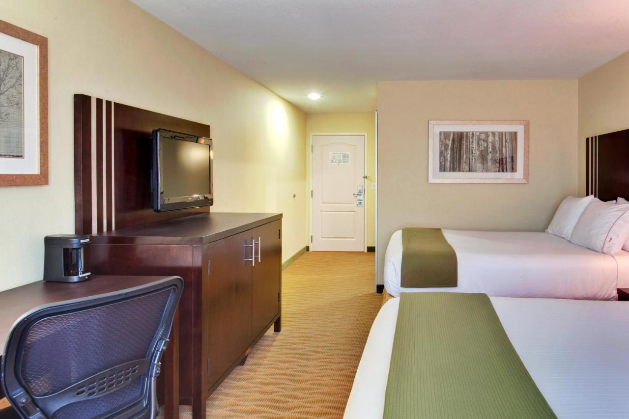 Hotel Holiday Express & By Ihg